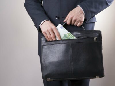 Dopo lo stop al tetto dei 240 mila euro scatta l’assalto agli stipendi d’oro nella PA