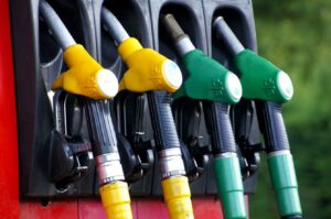 Nuova stangata con rincari su pedaggi autostrade e carburante per tutto il 2026