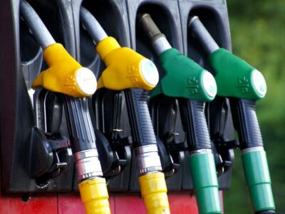 Nuova stangata con rincari su pedaggi autostrade e carburante per tutto il 2026