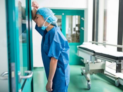 Personale sanitario sotto pressione: quando lo stress diventa un rischio clinico